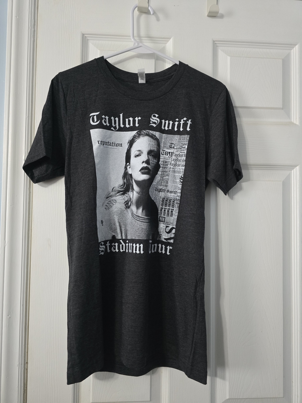 Taylor Swift Reputation Stadium Tour Graphic T-Shirt Small Official Tour Merch